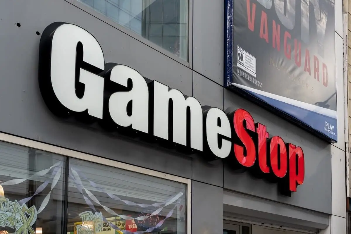 Компанія GameStop відступає від криптосвіту та закриває NFT-майданчик через регуляторні перешкоди.