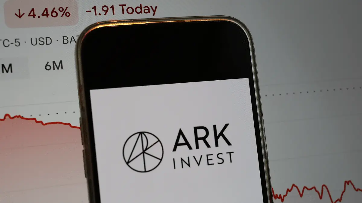 Активістка Кеті Вуд з Ark Invest придбала ще 15 мільйонів доларів акцій біткоін-ETF.